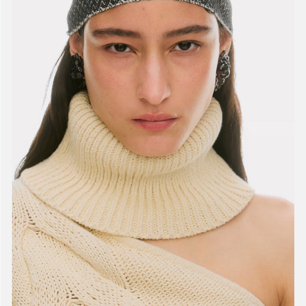 H&M x Lorena Saravia Cream Cable Knit Sweater - Picture 2 of 7